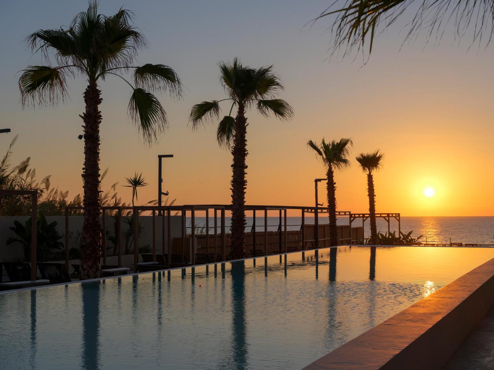 Be Batroun Hotell Exteriör bild